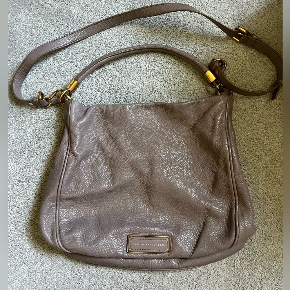 Marc Jacob’s Grey Pebbled Leather Hobo Bag